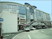センター北駅の外観